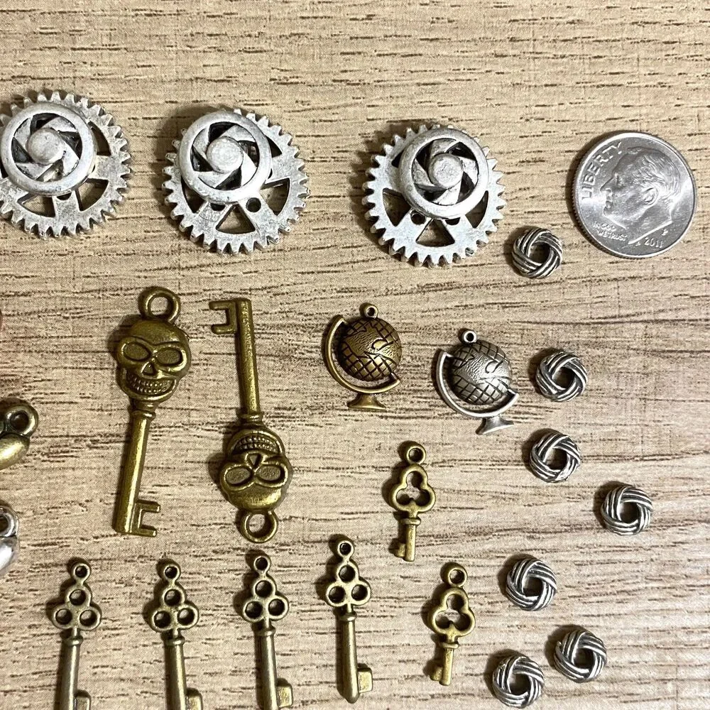 Lot Charms Steampunk Industrial Keys Gears Locks Antiqued Metal Jewelry Crafting